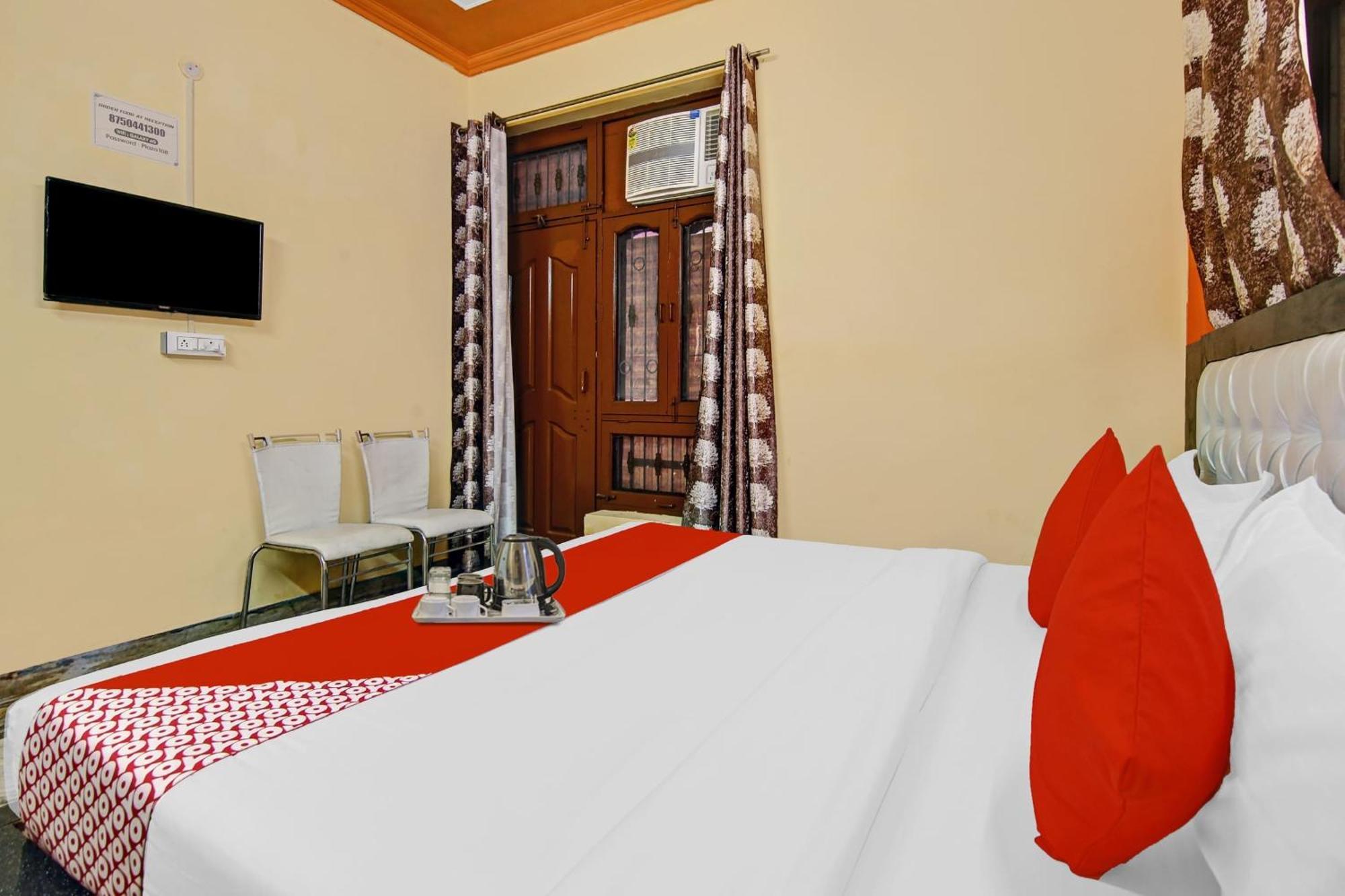 Hôtel Oyo Galaxy Plaza à Ghaziabad Extérieur photo