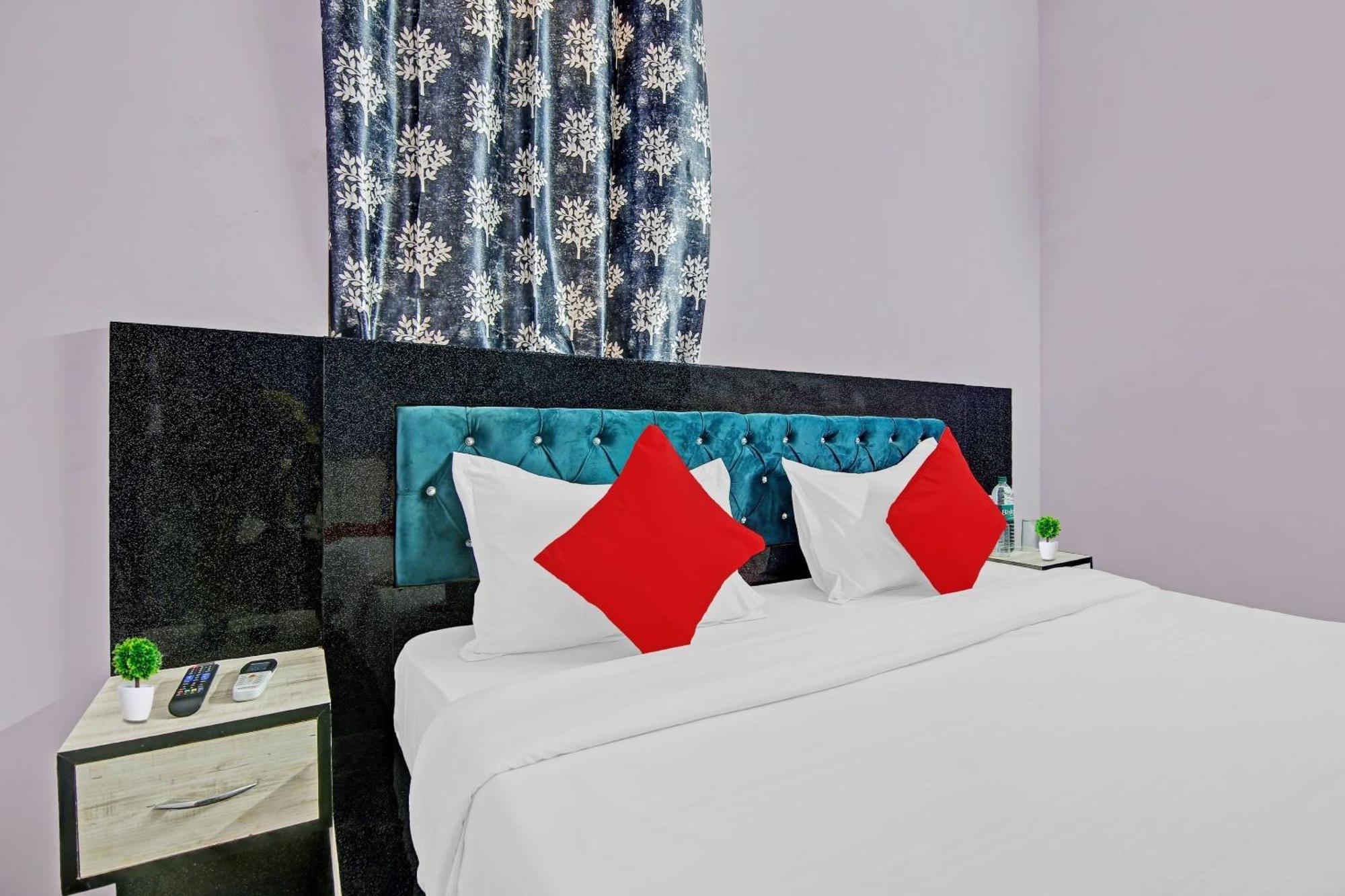 Hôtel Oyo Galaxy Plaza à Ghaziabad Extérieur photo